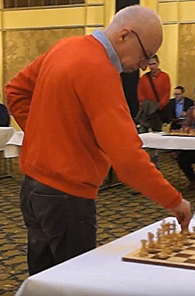 Robert Hübner an einer öffentlichen Schach-Simultanvorstellung